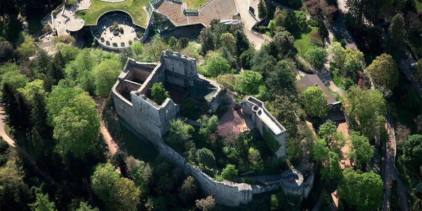 Foto: Staatliche Schlösser und Gärten Baden-Württemberg, Achim Mende Burg Badenweiler von oben
