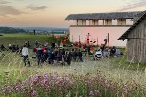 Heuneburg – Stadt Pyrene, Open-Air-Konzert bei Dämmerung