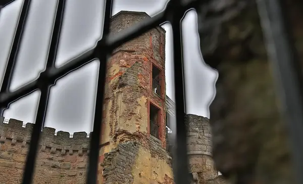 Foto: Staatliche Schlösser und Gärten Baden-Württemberg, Markus Schwerer Burgfeste Dilsberg, Blick auf den Treppenturm der Hauptburg