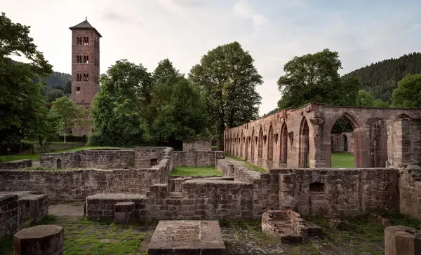 Foto: Staatliche Schlösser und Gärten Baden-Württemberg, Günther Bayerl Kloster Hirsau, Ruinen der Klosteranlage, Außenansicht