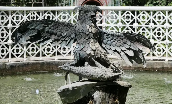 Foto: Staatliche Schlösser und Gärten Baden-Württemberg, Lukian Schäffner Schloss und Schlossgarten Schwetzingen, Bassin der wasserspeienden Vögel